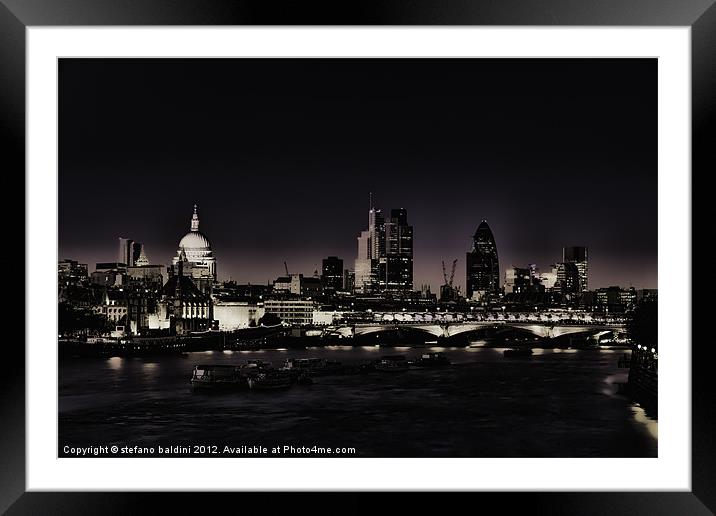 London skyline and river Thames at night Framed Mounted Print by stefano baldini