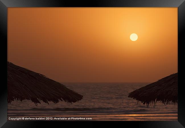 Sunrise with beach parasol, Dahab, Egypt Framed Print by stefano baldini