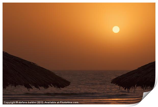 Sunrise with beach parasol, Dahab, Egypt Print by stefano baldini