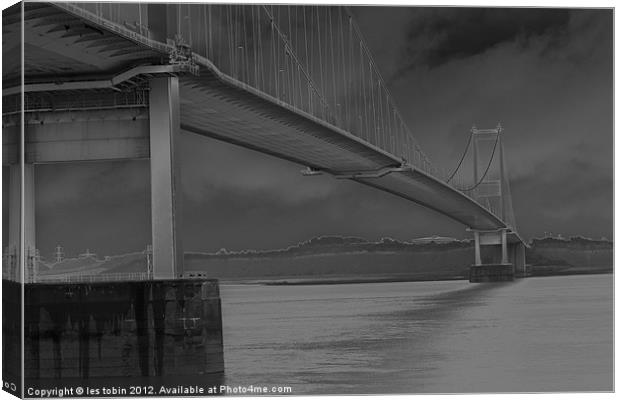 Old Severn Crossing Canvas Print by les tobin