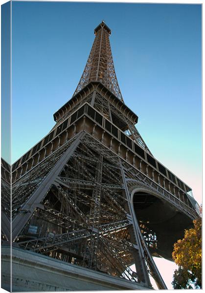 La Tour Eiffel Canvas Print by Simon Armstrong