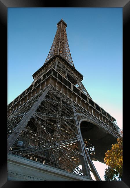 La Tour Eiffel Framed Print by Simon Armstrong