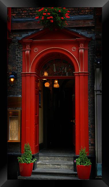 The red door Framed Print by David Worthington