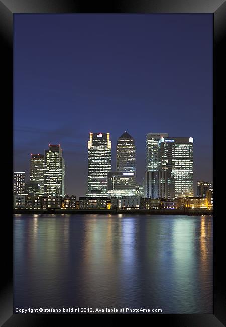 Canary Wharf financial district Framed Print by stefano baldini