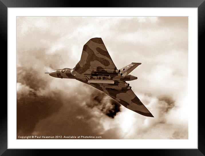 Vulcan bomber XH558 Framed Mounted Print by P H