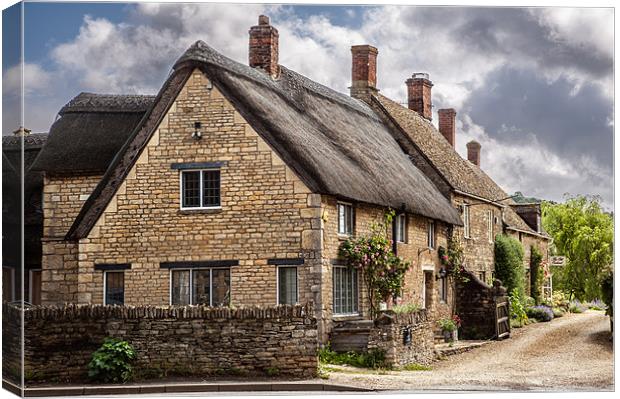 Thatched houses at Long Compton Canvas Print by Stephen Mole