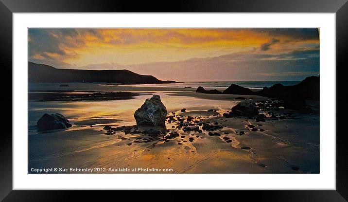 Beach on a peaceful evening Framed Mounted Print by Sue Bottomley