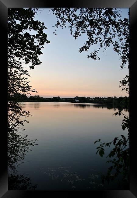 Sunset Over Tardebigge Reservoir Framed Print by graham young