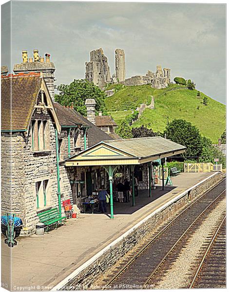 Corfe castle steam railway station Canvas Print by Linsey Williams