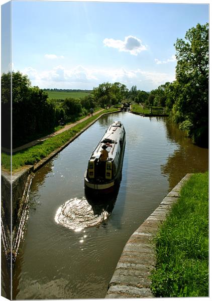 Exiting the Lock on the Droitwich Canal Canvas Print by graham young