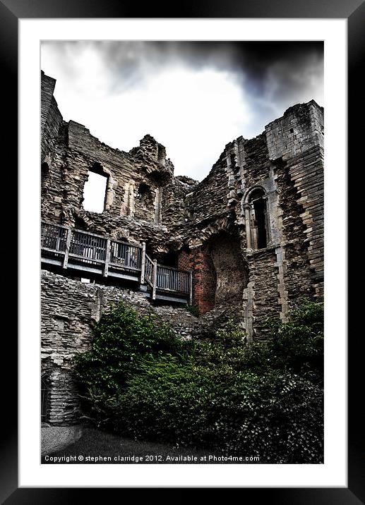 Newark castle ruins Framed Mounted Print by stephen clarridge