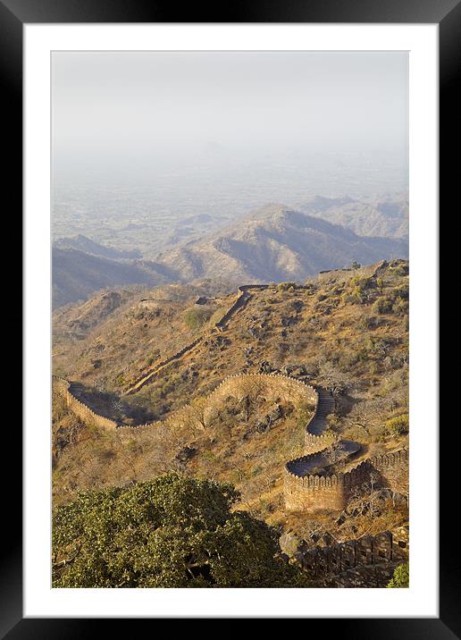 Kumbhalgarh wall snakes over the terrain Framed Mounted Print by Arfabita  