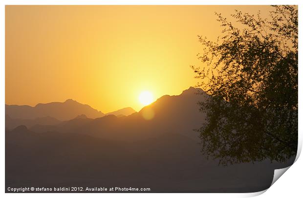 Sunset over the Sinai desert in Egypt Print by stefano baldini