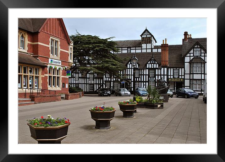 St Andrews Square, Droitwich Spa Framed Mounted Print by graham young