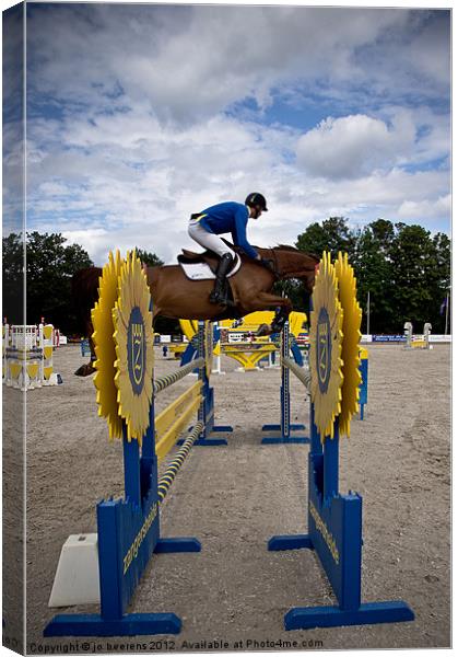 horse jump Canvas Print by Jo Beerens