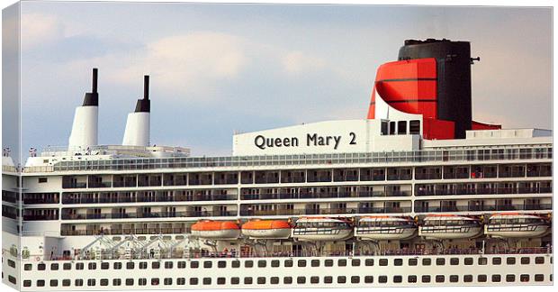 Queen Mary 2 Canvas Print by Louise Godwin