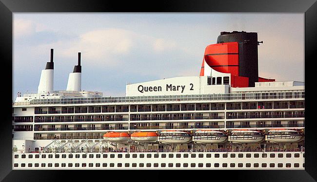 Queen Mary 2 Framed Print by Louise Godwin