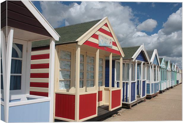 Beach Huts at Southwold Canvas Print by Linda Brown