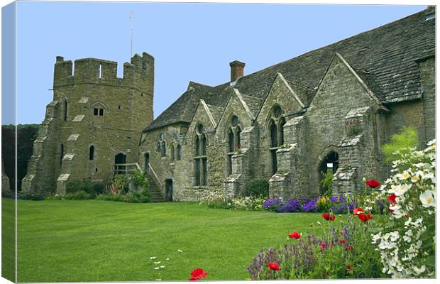 Stokesay Hall Canvas Print by les tobin