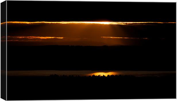 Sunset over the River Severn Canvas Print by Dave Smedley