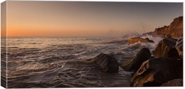 Tides rush in - Happisburgh Canvas Print by Simon Wrigglesworth
