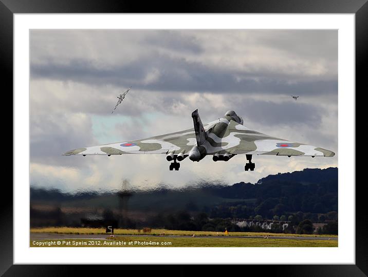 Vulcan Launch Framed Mounted Print by Pat Speirs