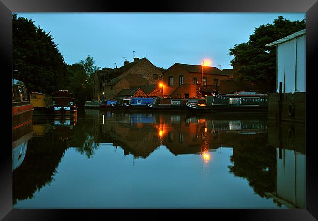 Worcester Marina at Dusk Framed Print by graham young