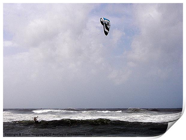 Kite Boarding across the Gulf Print by Susan Medeiros