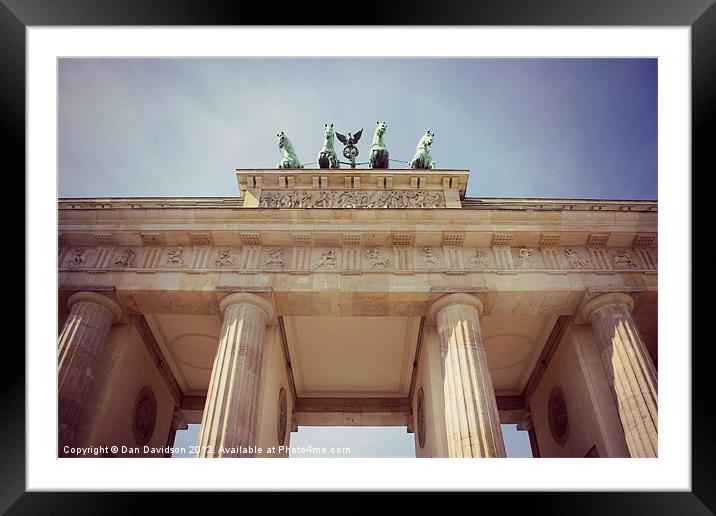 Tor Brandenburg Gate Framed Mounted Print by Dan Davidson