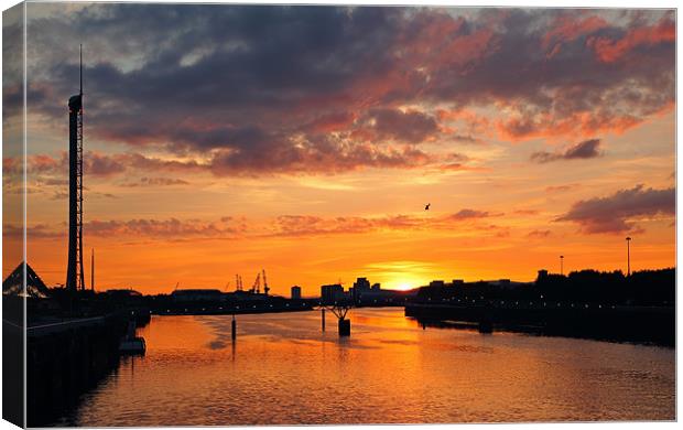 Clyde Sunset Canvas Print by Grant Glendinning