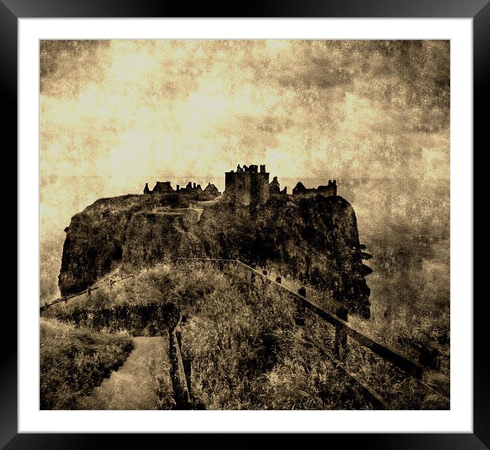 dunnottar castle Framed Mounted Print by dale rys (LP)