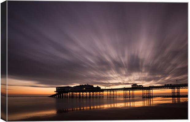 Cromer pier before sunrise Canvas Print by Simon Wrigglesworth