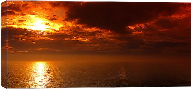Fire in the sky Canvas Print by paul lewis