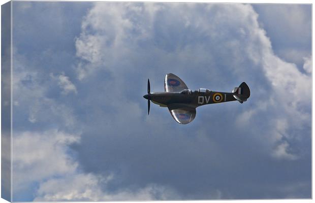 Spitfire Mk9 Canvas Print by Graham Moore