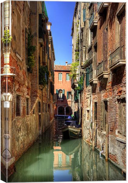 A canal in Sestiere di San Polo Canvas Print by Tom Gomez