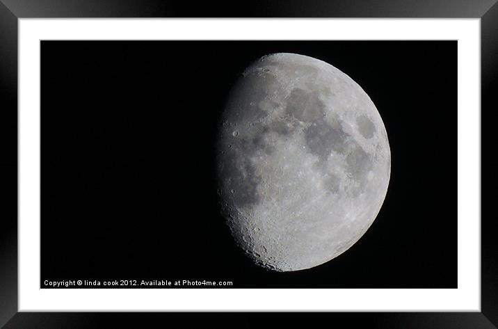 where's the man in the moon? Framed Mounted Print by linda cook