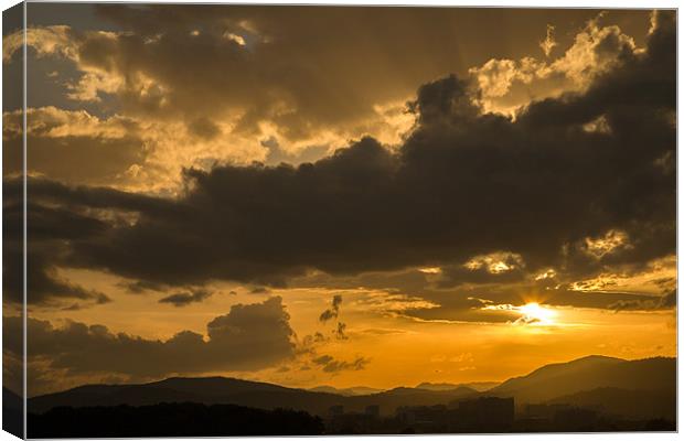 Urban sunset Canvas Print by Ian Middleton