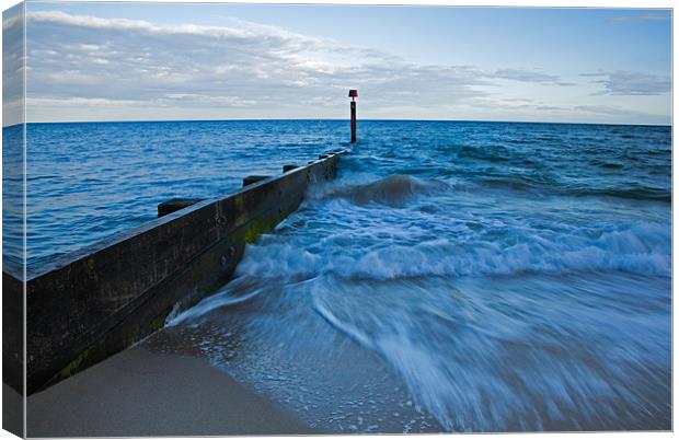 Crashing waves at Bournemouth beach Canvas Print by Ian Middleton