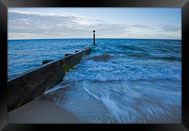 Crashing waves at Bournemouth beach Framed Print by Ian Middleton