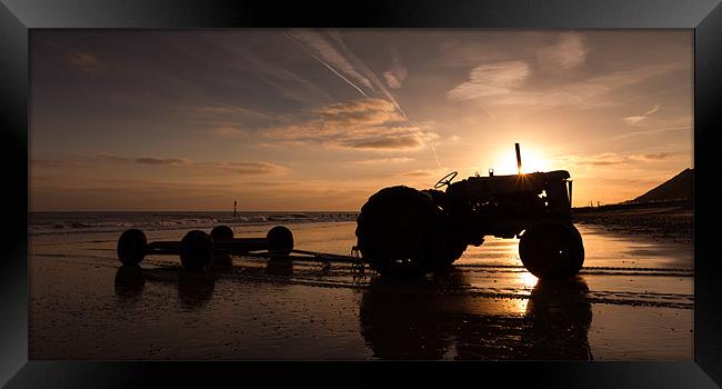 cromer beach sunrise Framed Print by Simon Wrigglesworth