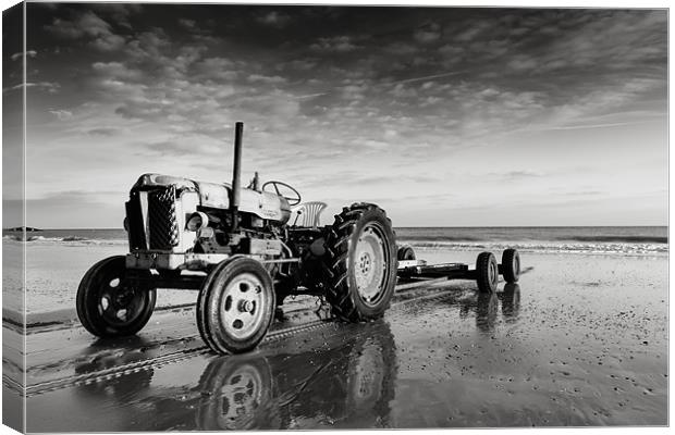 Cromer Beach tractor Canvas Print by Simon Wrigglesworth