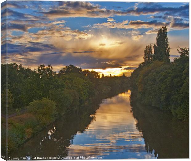 sunset over the thames Canvas Print by Daniel Duchacek