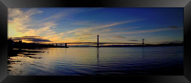 SUN GOES DOWN ON QUEENSFERRY Framed Print by dale rys (LP)