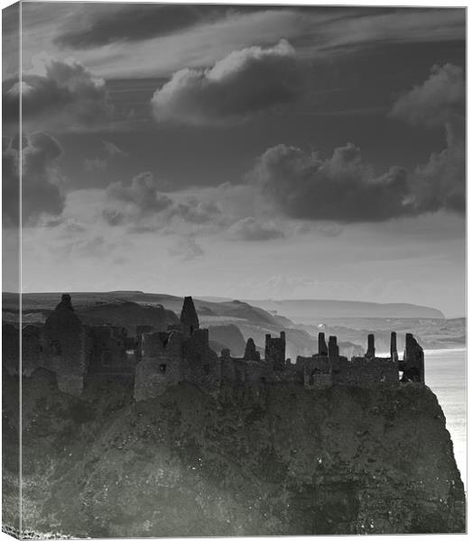dunluce castle Canvas Print by pauline morris