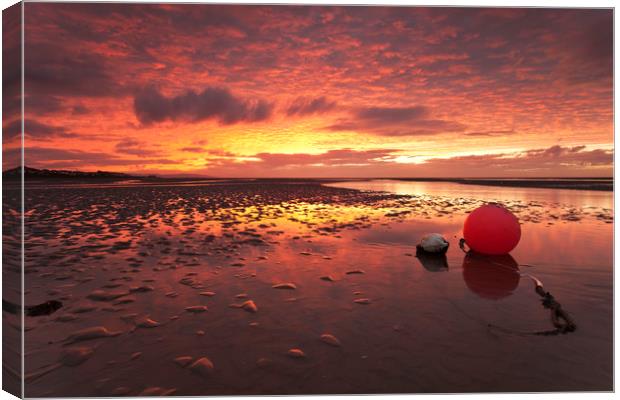 Meols Sunset (On the estuary) Canvas Print by raymond mcbride