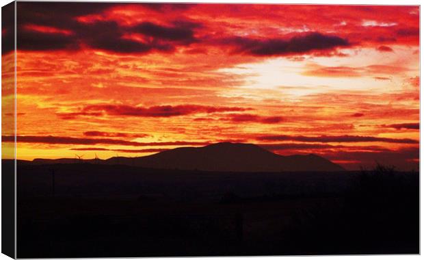 skiddaw red sky Canvas Print by eric carpenter