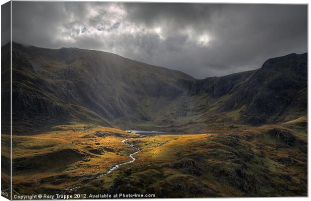 Cwm Idwal Canvas Print by Rory Trappe