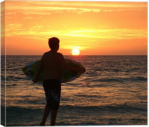 Surf towards the setting sun Canvas Print by Susan Medeiros