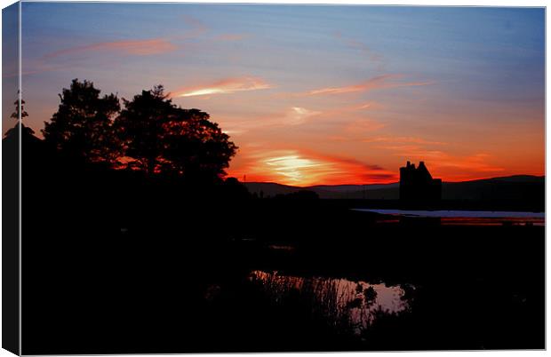 Lochranza Castle sunset Canvas Print by michael scott