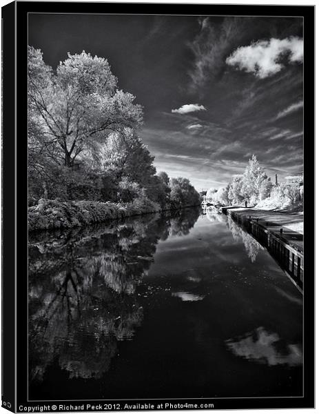 Rotherham Canal Canvas Print by Richard Peck